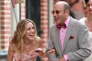 «Это невыносимо»: Сара Джессика Паркер впервые отреагировала на смерть своего друга и коллеги Уилли Гарсона