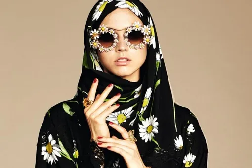 Религия и мода: зачем дизайнеры выпускают коллекции для мусульманок?