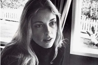 Марго Робби в образе Шэрон Тейт. Найдите 10 отличий