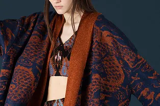 Узбекский ало бахмал, кириллица и японские самураи в лукбуке трикотажа Tak.Ori Узбекский ало бахмал, кириллица и японские самураи в лукбуке трикотажа Tak.Ori