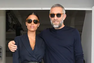 Тина Кунаки и Венсан Кассель стильно дополняют друг друга на шоу Roberto Cavalli