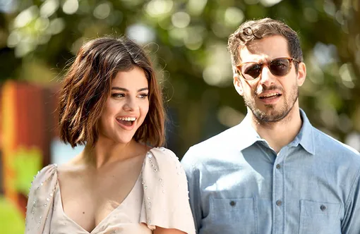 Селена Гомес и Энди Сэмберг Селена Гомес и Энди Сэмберг