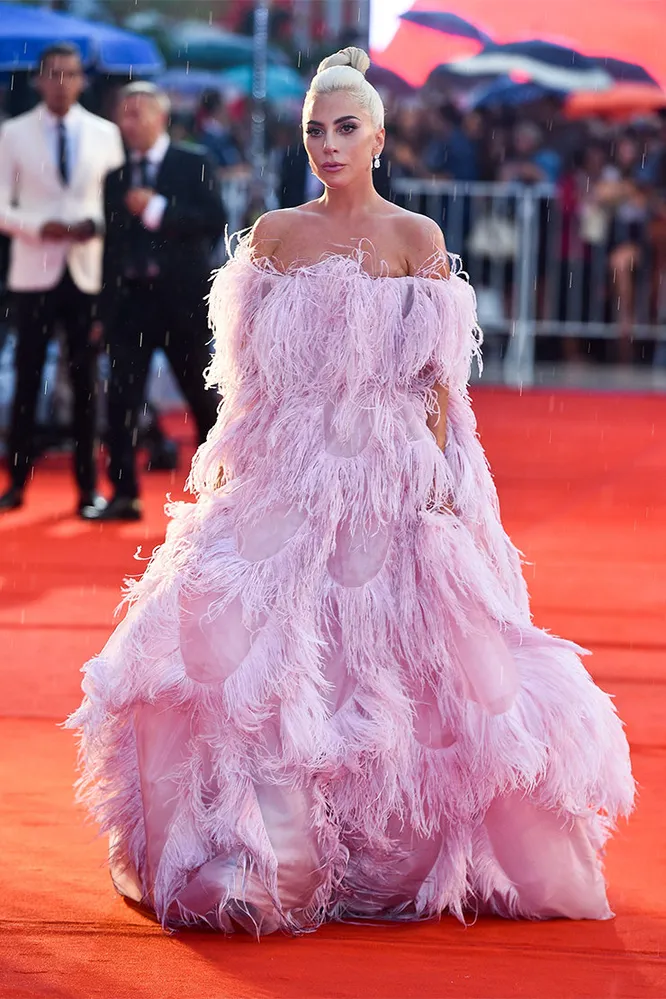 Леди Гага в платье Valentino Couture на Венецианском кинофестивале - 2018
