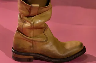 В 2026 году вам не обойтись без пары трендовых казаков. Мы выбрали 5 лучших