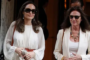 Французский шик по-американски: Анджелина Джоли в Париже