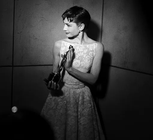 Одри Хепберн в Givenchy, 1954 год Одри Хепберн в Givenchy, 1954 год