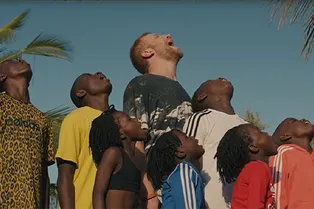 Видео дня: документальный фильм о танцевальных приключениях Ивана Дорна в Уганде