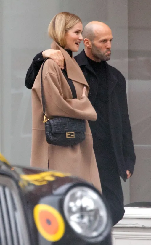 Роузи Хантингтон-Уайтли и Джейсон Стэйтем Роузи Хантингтон-Уайтли и Джейсон Стэйтем