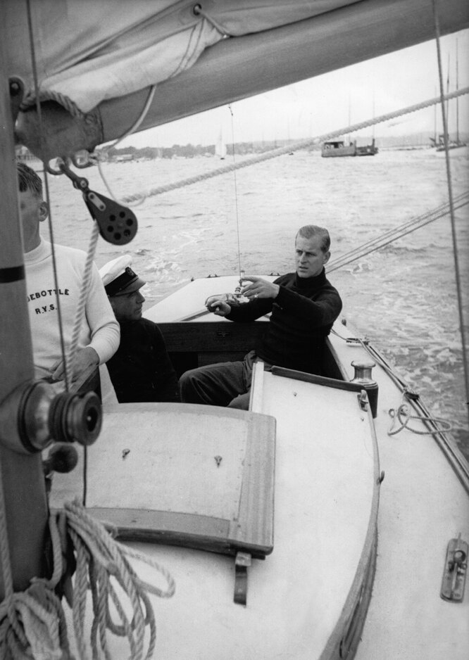 Принц Филипп на яхте The Bluebottle, 1948 год