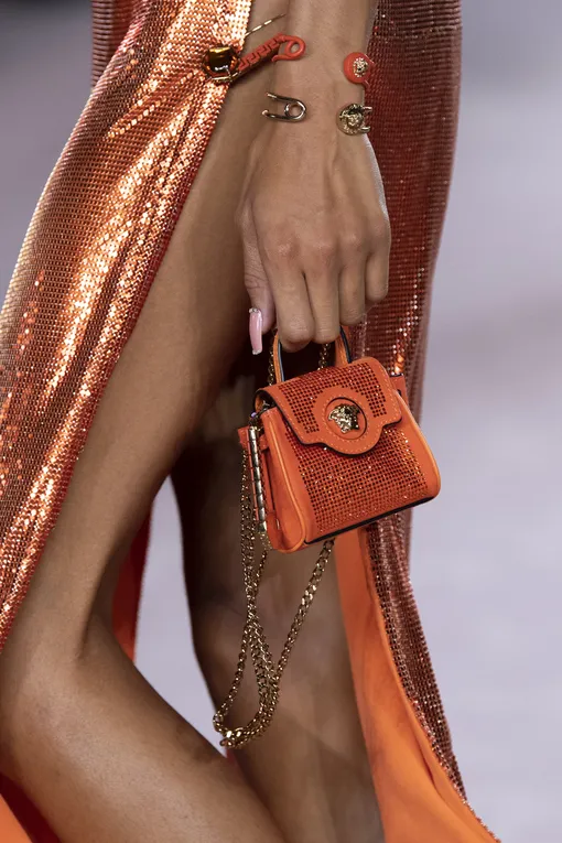 Versace весна-лето 2022