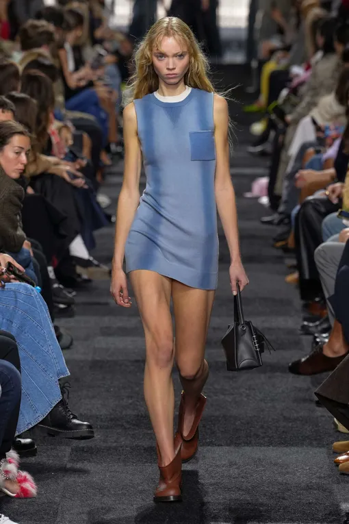 JW Anderson весна-лето 2025 JW Anderson весна-лето 2025