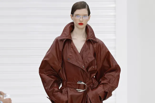 Какой тренч купить на весну-2026, чтобы точно быть в тренде