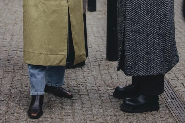 С какой одеждой сочетать ботинки челси