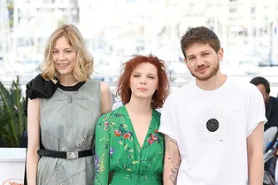 Виктория Мирошниченко, Василиса Перелыгина и Кантемир Балагов на фотоколле фильма «Дылда»