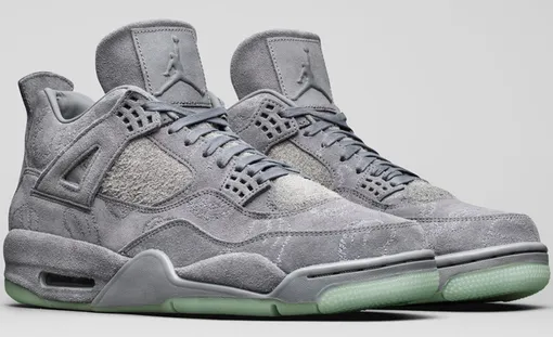 KAWS x Air Jordan IV