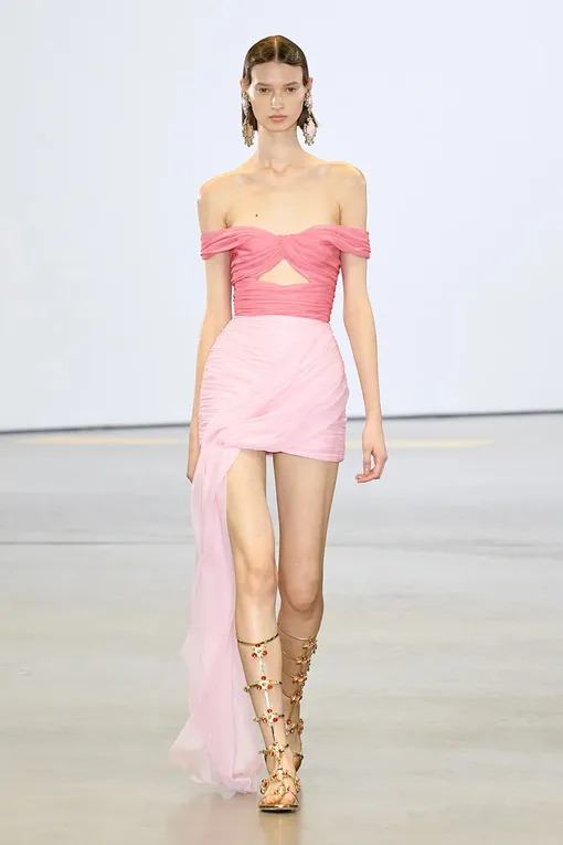Giambattista Valli весна-лето 2023 Giambattista Valli весна-лето 2023