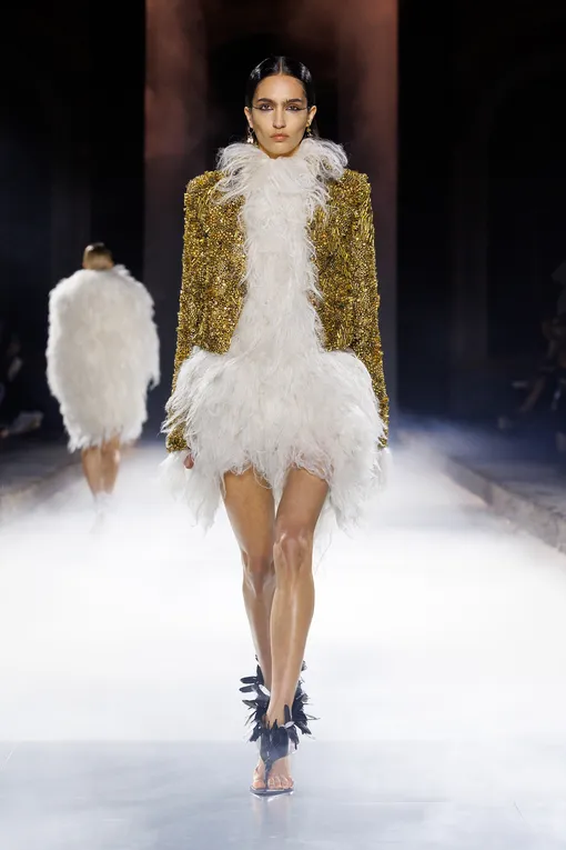 Alexander McQueen весна-лето 2025 Alexander McQueen весна-лето 2025