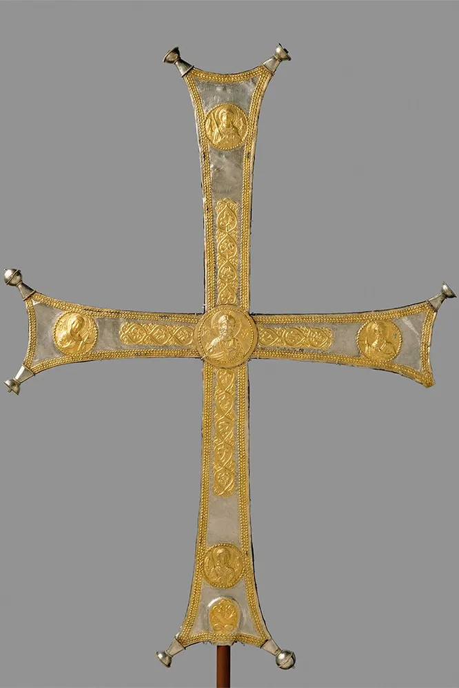 Процессионный крест, Византия, ок. 1000 -1050 года Фото: The Metropolitan Museum of Art