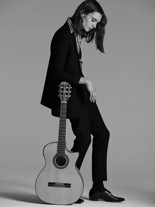 ЖАКЕТ, БЛУЗКА, БРЮКИ, ТУФЛИ И ОЧКИ Celine by Hedi Slimane; НОСКИ – CОБСТВЕННОСТЬ СТИЛИСТА ЖАКЕТ, БЛУЗКА, БРЮКИ, ТУФЛИ И ОЧКИ Celine by Hedi Slimane; НОСКИ – CОБСТВЕННОСТЬ СТИЛИСТА