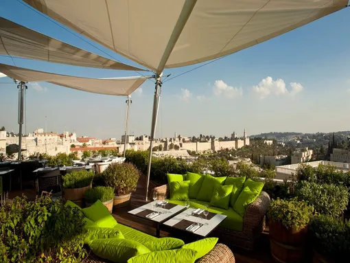 Веранда отеля Mamilla Hotel Веранда отеля Mamilla Hotel