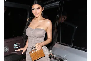 Платье-чулок — лучший выбор для девушек с формами. Проверено Кайли Дженнер