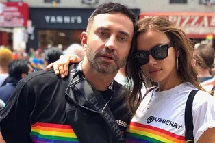 Ирина Шейк, Риккардо Тиши и Донателла Версаче на параде World Pride в Нью-Йорке