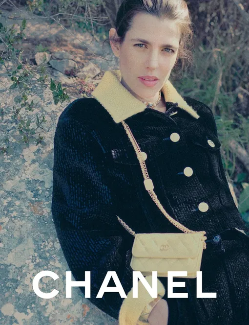 Шарлотта Казираги в рекламной кампании Chanel осень-зима 2022 Шарлотта Казираги в рекламной кампании Chanel осень-зима 2022