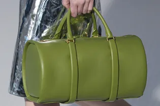 Сумка этой формы будет самой модной весной-2026