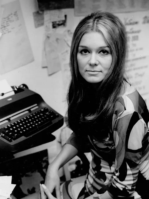 В платье Emilio Pucci, 1967 год В платье Emilio Pucci, 1967 год