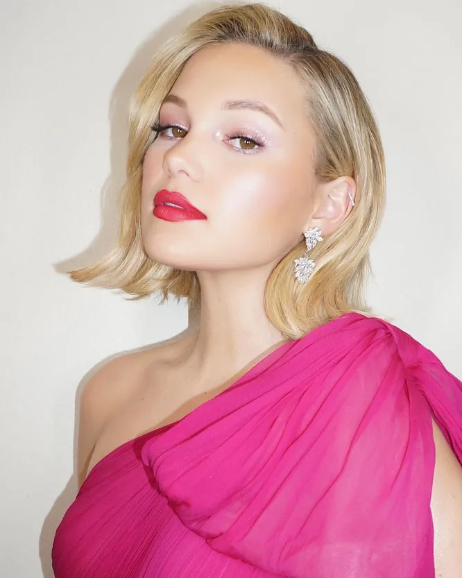 @olivia_holt @olivia_holt