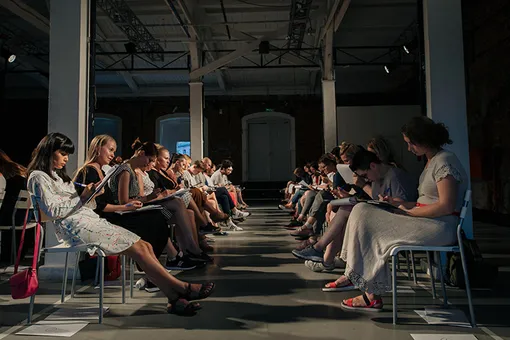 Cпектакль Pop-up театра «Questioning / Kто ты?» Cпектакль Pop-up театра «Questioning / Kто ты?»
