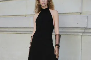 10 аксессуаров, которые превратят простое черное платье в эффектный новогодний образ 10 аксессуаров, которые превратят простое черное платье в эффектный новогодний образ