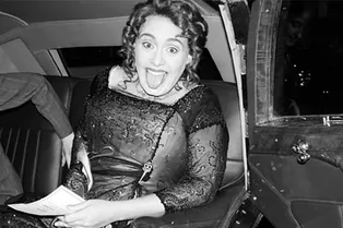 Танцы в спасательных жилетах: Адель отпраздновала 30-летие в стиле фильма «Титаник»