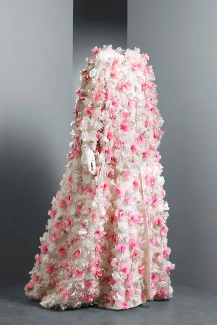 Праздничное пальто Balenciaga из шелковой органзы цвета Праздничное пальто из шелковой органзы цвета