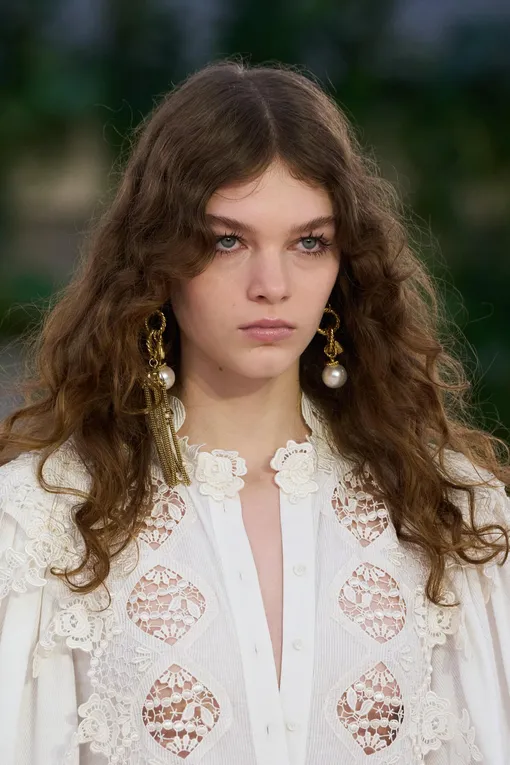 Chloé весна-лето 2025