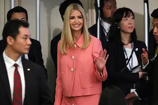 Иванка Трамп выступила с феминистской речью в костюме самого женского из цветов