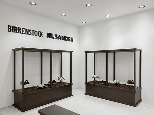 Поп-ап Birkenstock x Jil Sander Поп-ап Birkenstock x Jil Sander на третьем этаже ЦУМа