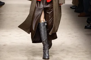 8 юбок, которые хорошо сочетаются с сапогами 8 юбок, которые хорошо сочетаются с сапогами