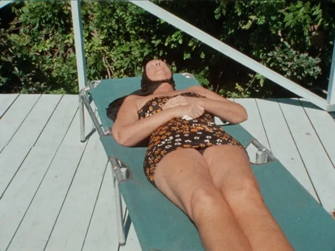 Кадр из фильма «Серые сады», 1975 год