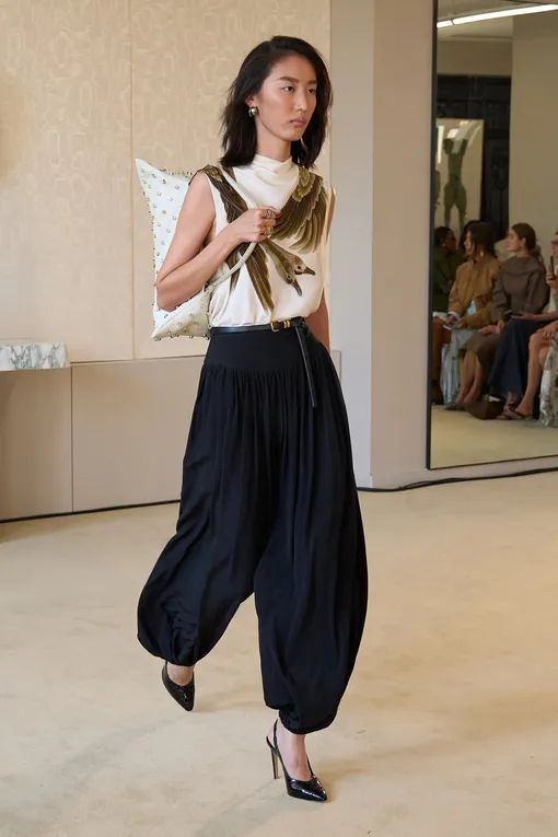 Современная интерпретация шаровар в коллекции Altuzarra весна-лето 2026