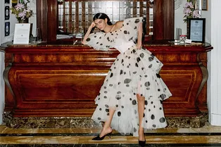 Гид по новогодним образам: 110 самых модных платьев, сумок и туфель для главного праздника в году