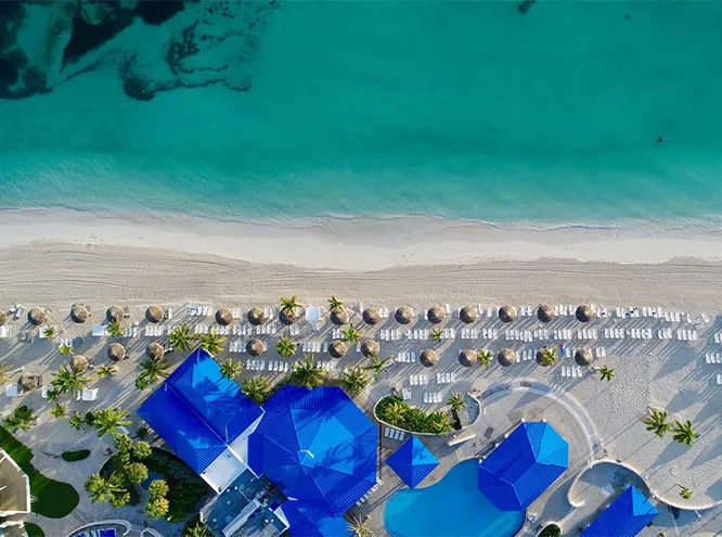 В отеле Meli Nassau Beach предусмотрена зона The Level с собственной стойкой регистрации, круглосуточным лаунджем с напитками и едой и отдельным пляжем