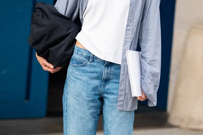 Мы выбрали 10 лучших голубых джинсов, с которыми легко составить модный образ