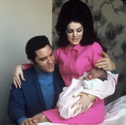 Элвис и Присцилла Пресли с дочерью Лизой Мари, 1968