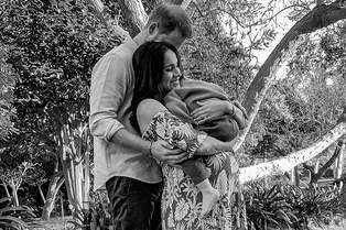 Елизавета II и вся королевская семья поздравляют принца Гарри и Меган Маркл с рождением дочери Лили