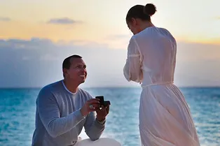 Фото дня: Алекс Родригес встает на одно колено перед Дженнифер Лопес