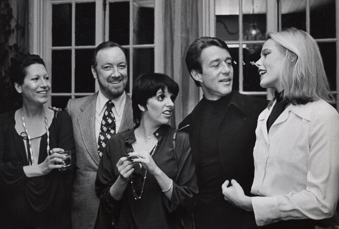 Эльза Перретти, Джек Хейли мл., Лайза Миннелли, Холстон и Марго Хемингуэй на вечеринке Earl Blackwell, 1975