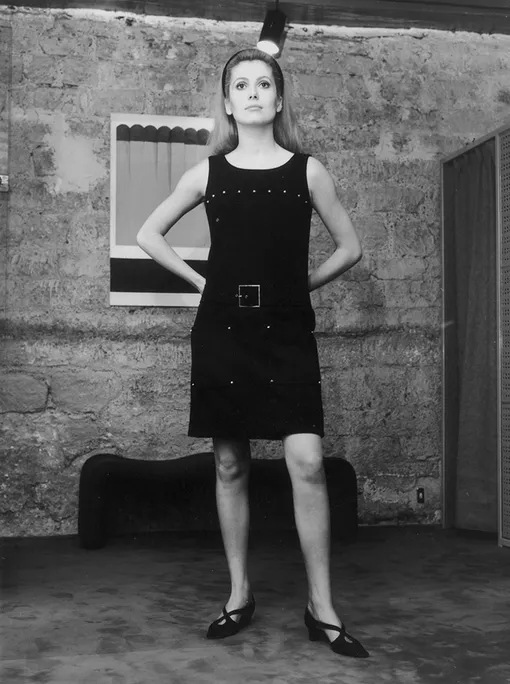 Катрин Денев в платье Yves Saint Laurent, 1966 год