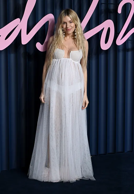 Сиенна Миллер в Givenchy