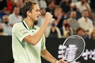 Даниил Медведев уступил Рафаэлю Надалю в финале чемпионата Australian Open 2022